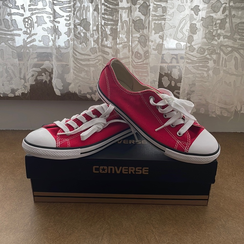 Brand new never worn Chuck Taylor Converse.